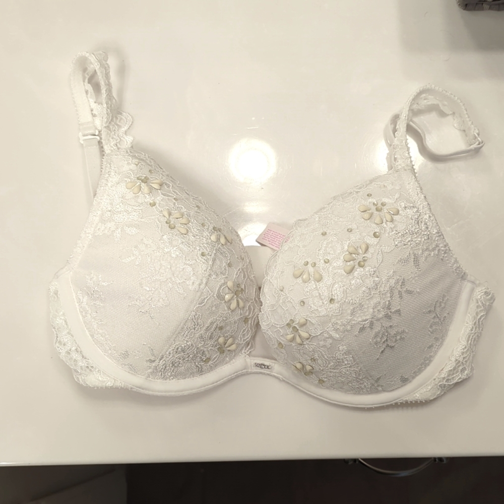 NWOT Excellent condition VS bridal push up bra